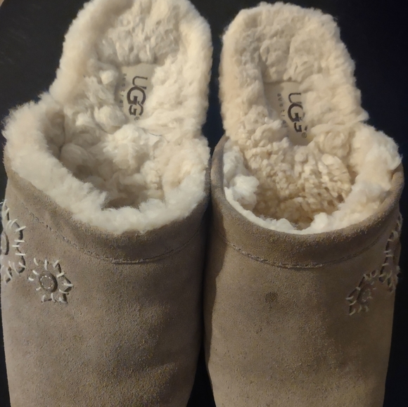 UGGTaupe suede clog - Picture 2 of 5